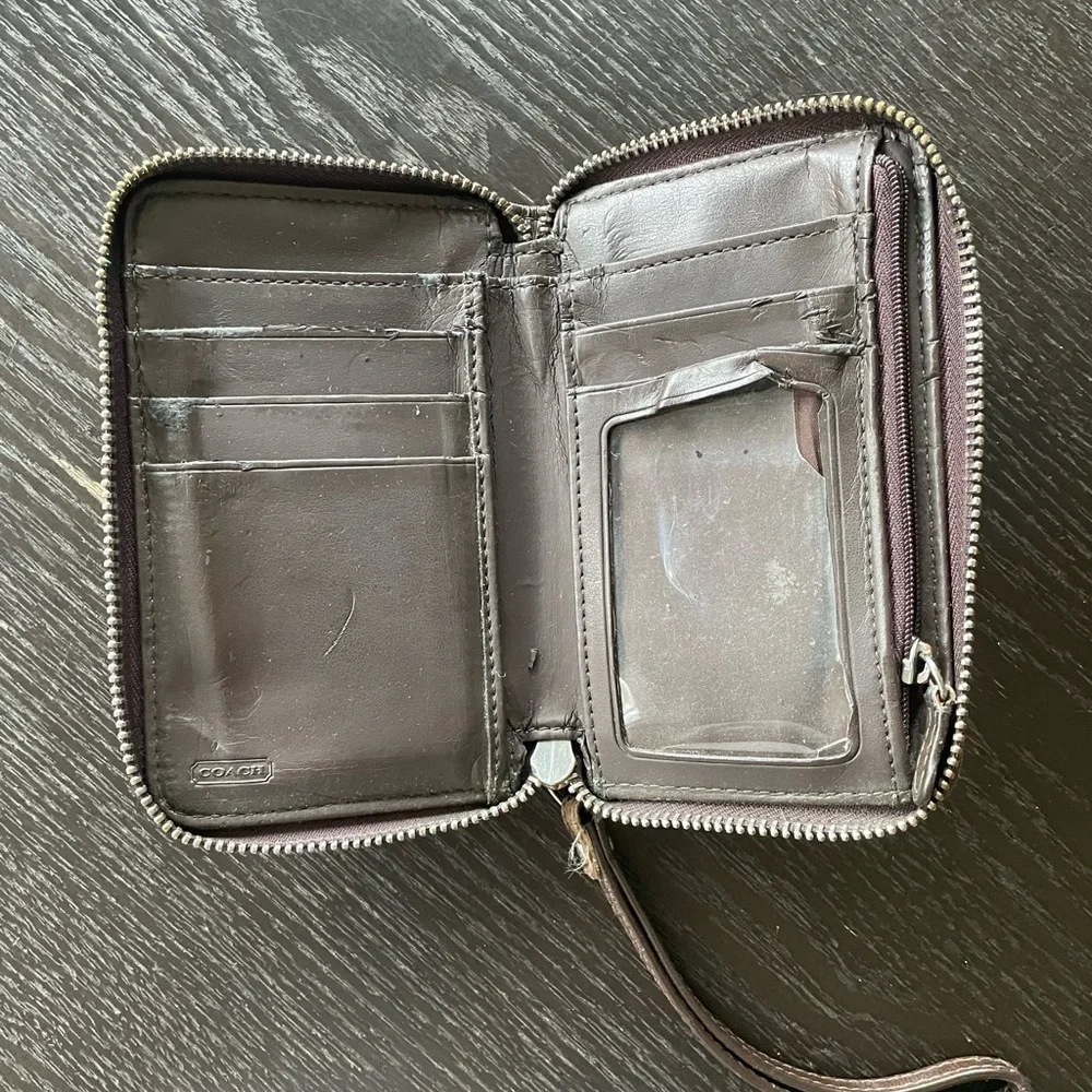 COACH wallet - Picture 4 of 4